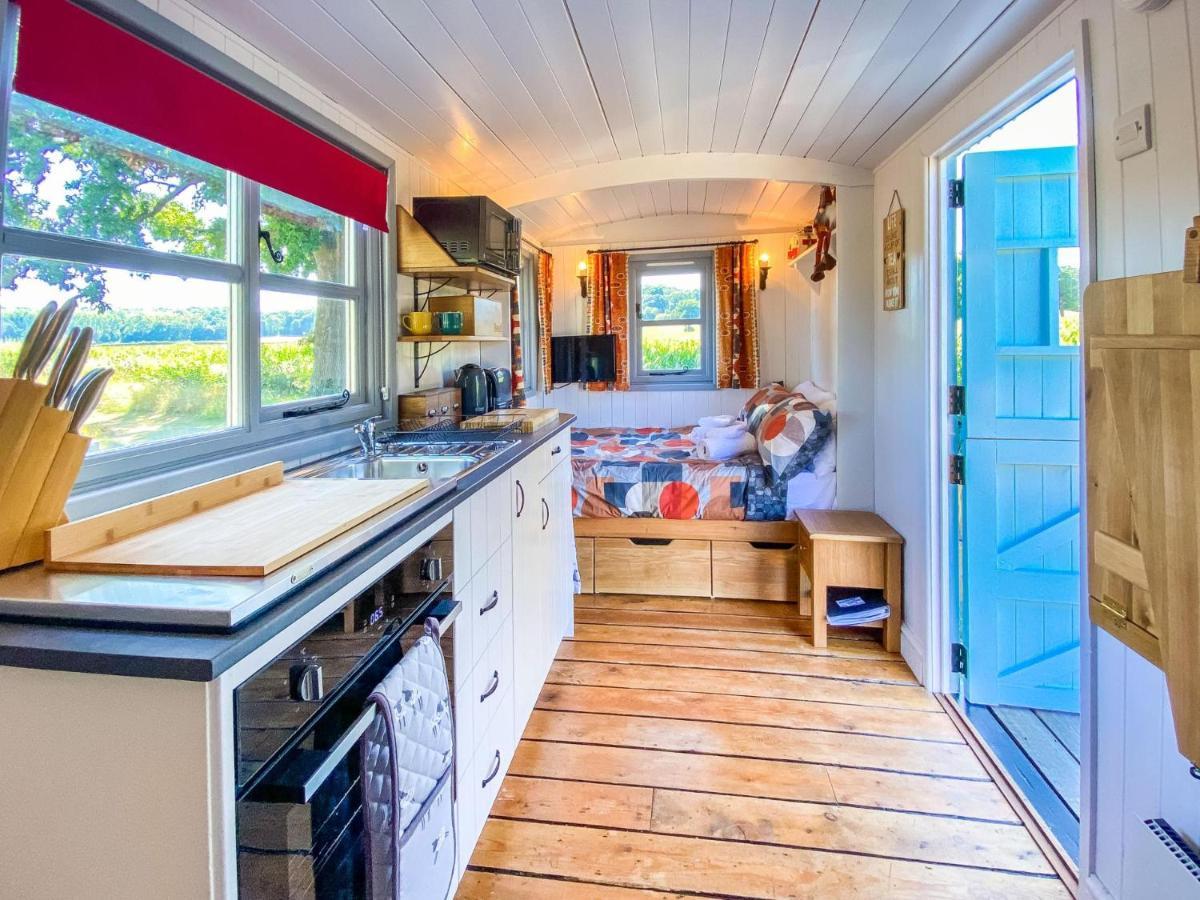 The Hideaway Hut - 1 Bed Shepherds Hut - Hereford 아파트 외부 사진