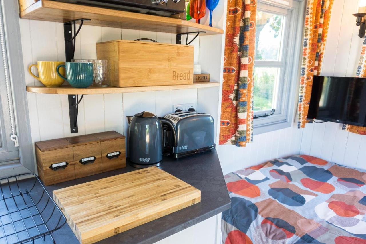 The Hideaway Hut - 1 Bed Shepherds Hut - 헤리퍼드 외부 사진