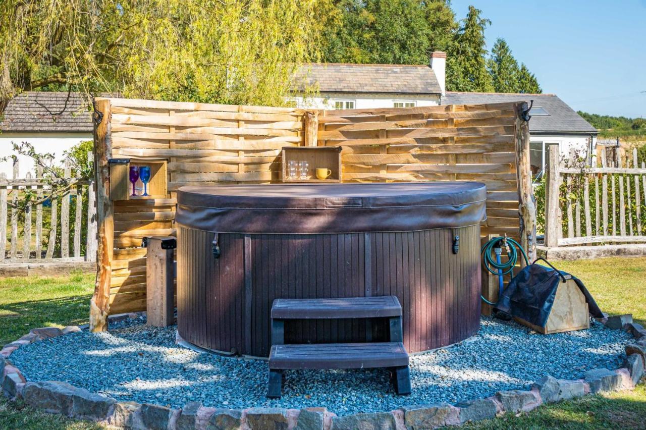 The Hideaway Hut - 1 Bed Shepherds Hut - 헤리퍼드 외부 사진