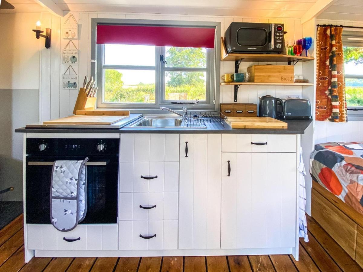 The Hideaway Hut - 1 Bed Shepherds Hut - 헤리퍼드 외부 사진
