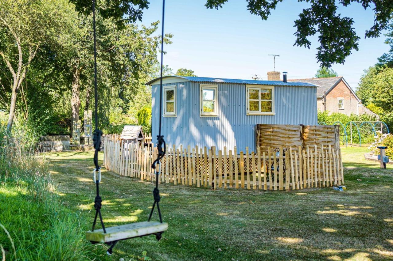 The Hideaway Hut - 1 Bed Shepherds Hut - Hereford 아파트 외부 사진