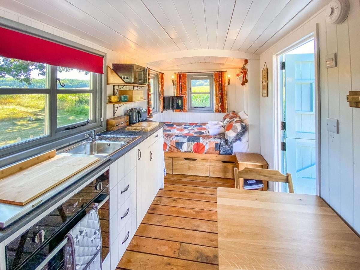 The Hideaway Hut - 1 Bed Shepherds Hut - 헤리퍼드 외부 사진