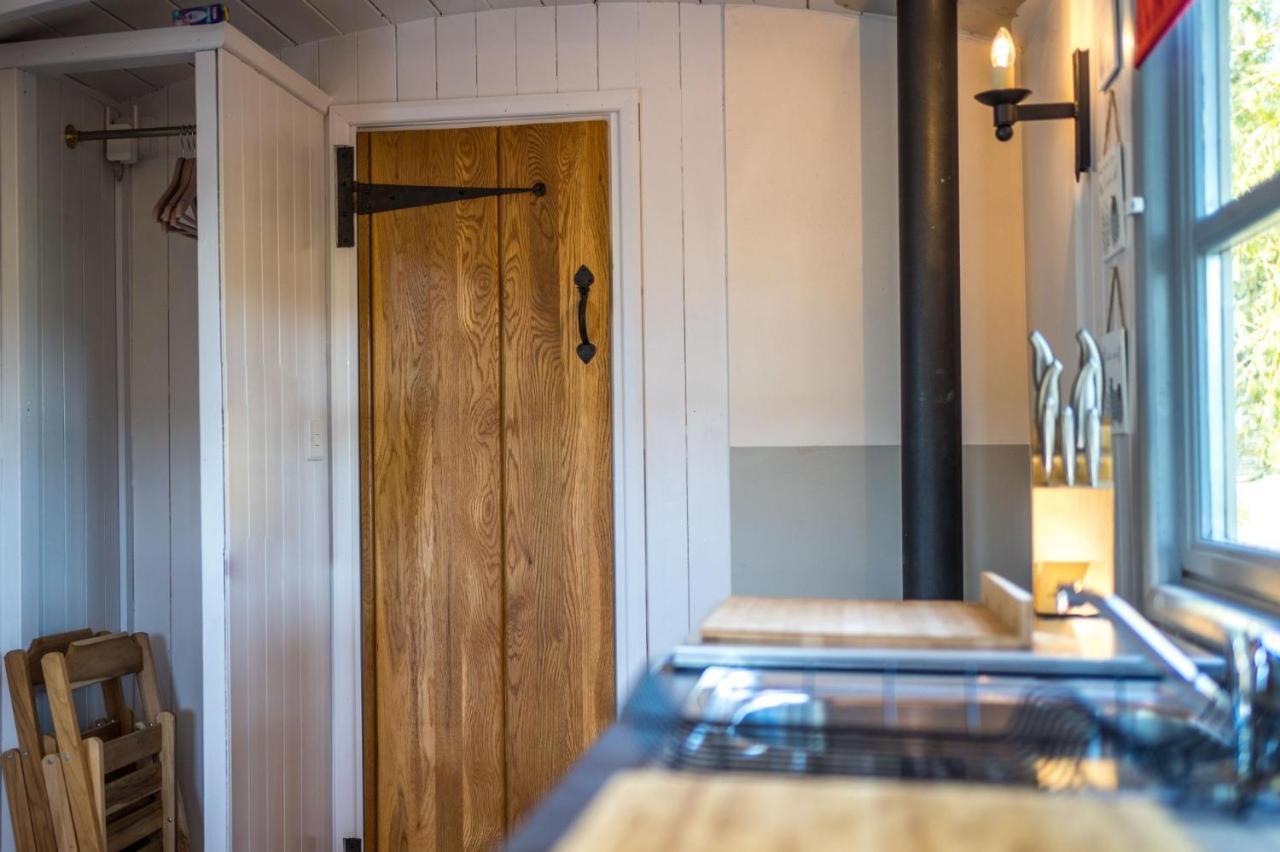 The Hideaway Hut - 1 Bed Shepherds Hut - 헤리퍼드 외부 사진